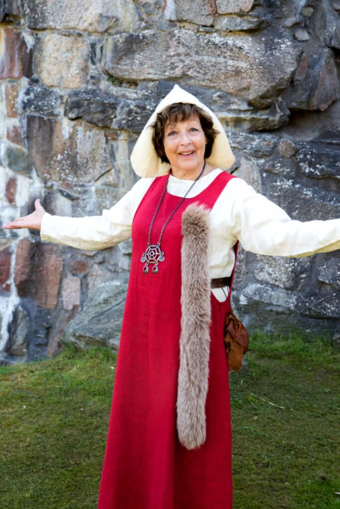 Group guide at Bohus fortress dressed in medieval clothes